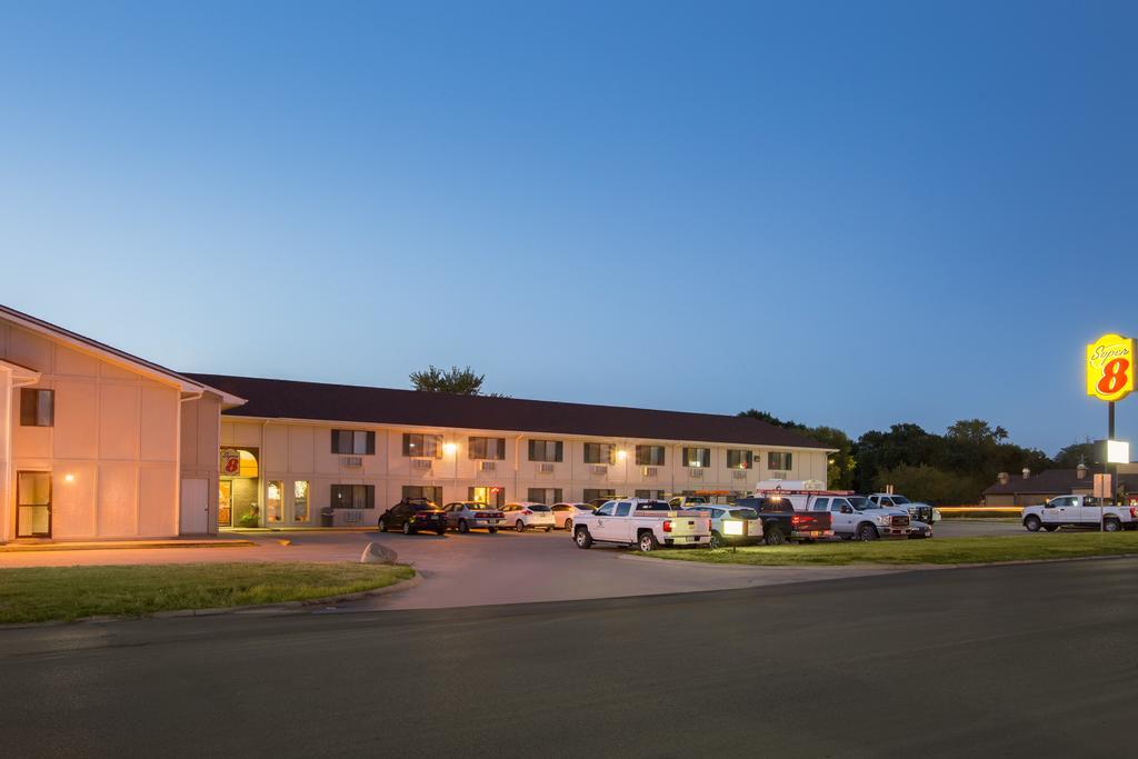 Super 8 By Wyndham Storm Lake Экстерьер фото